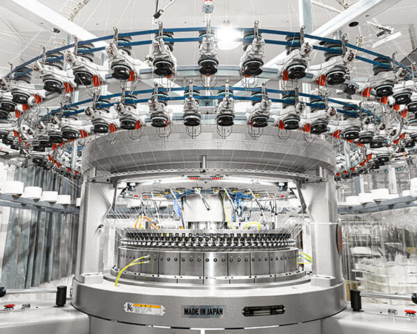 High performance knitting machine